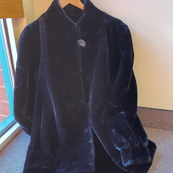 VINTAGE DUBROWSKY & PERLBINDER Black faux fur coat with ILGWU tag inside - Picture 2 of 13